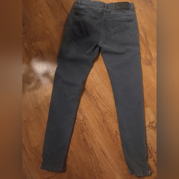 Fashion Nova Black, size 30L, ripped at Knee. Button Up Jean - Picture 2 of 10